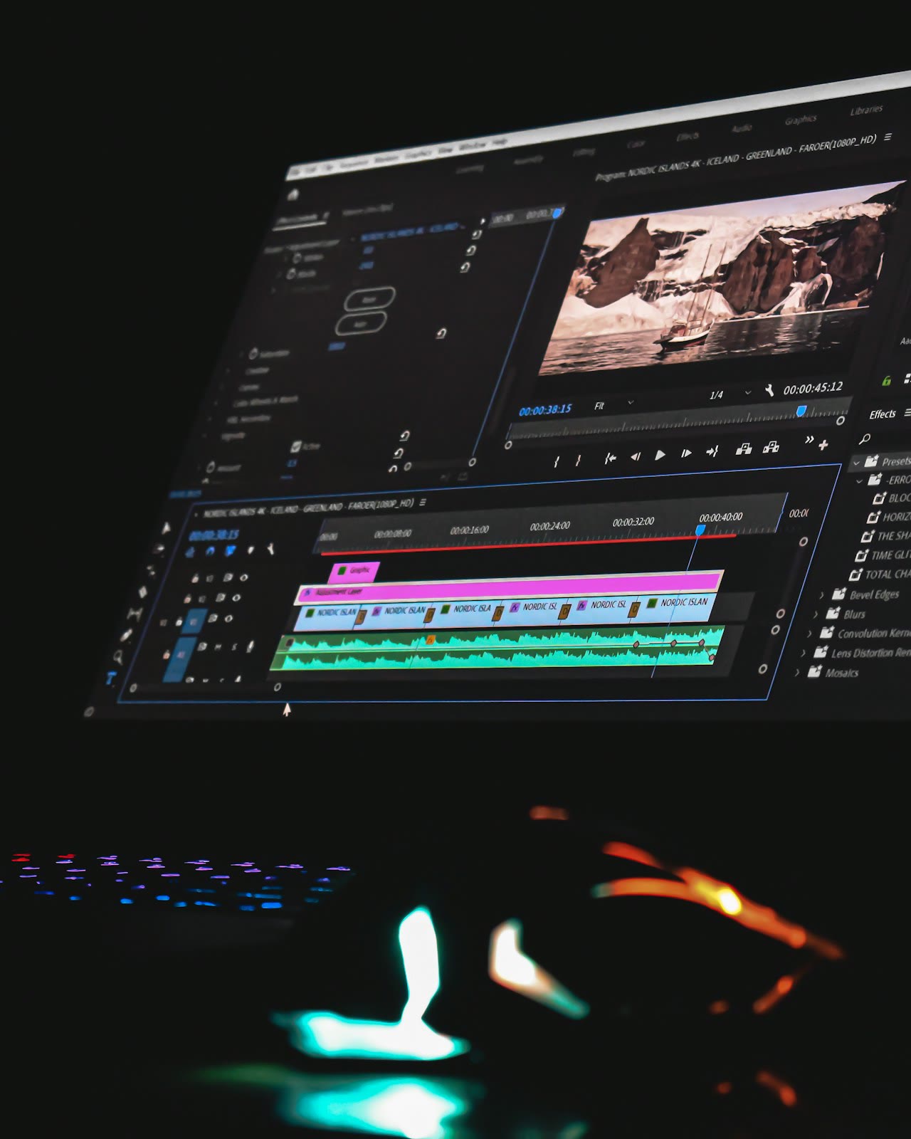 Colour-critical editing suite with calibrated reference displays